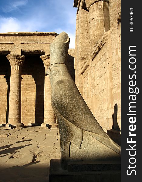 Falcon statue at the entrance to Edfu temple(Egypt)