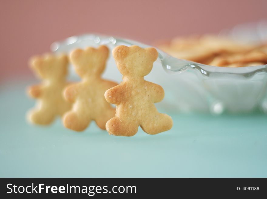 Cookies in the form of three bears near a plate