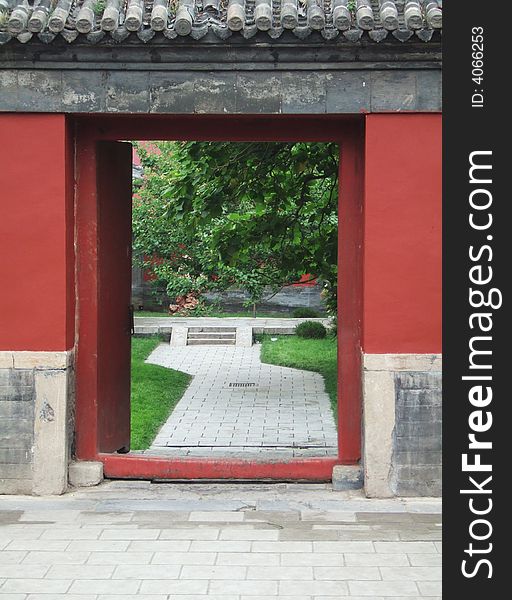 Door and pathway in Shenyang Imperial Palace