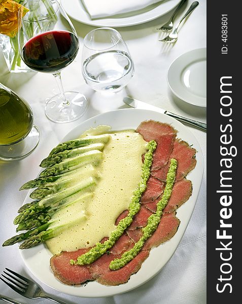 Starter-prosciutto with asparagus and sauce