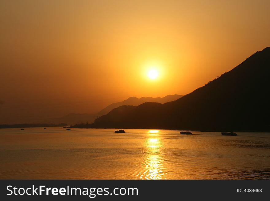 Sunset Of Fuchun River