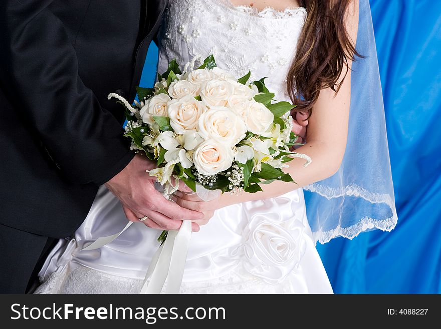 A beautiful rose bouquet in the hands of the bride