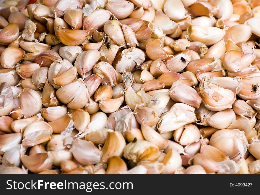 A big pile of garlic cloves for sale