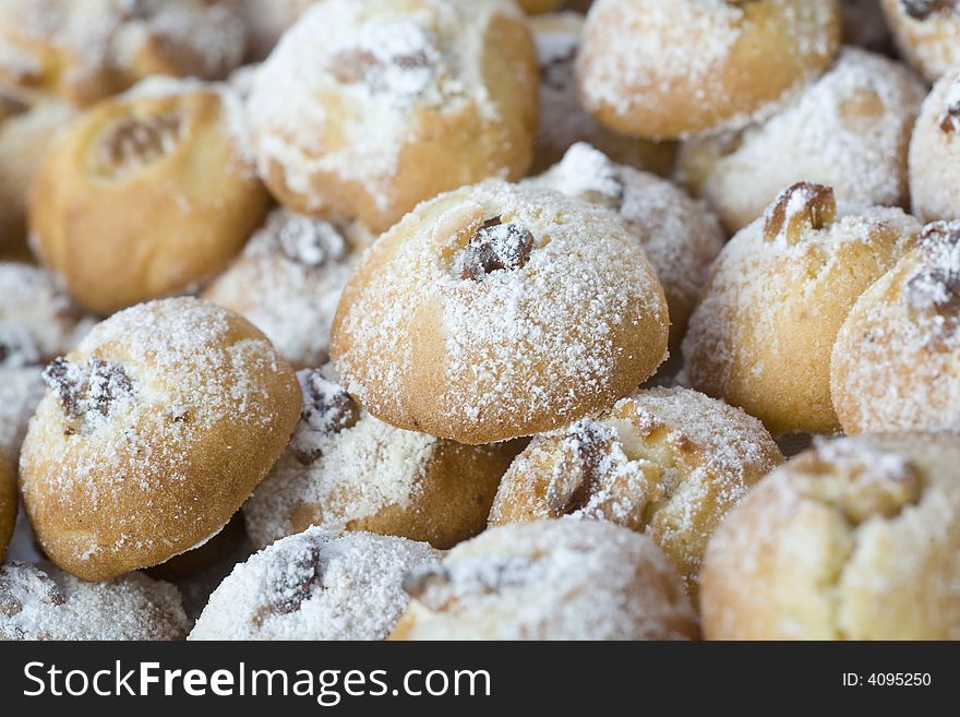 Little cookies with jam and sugar