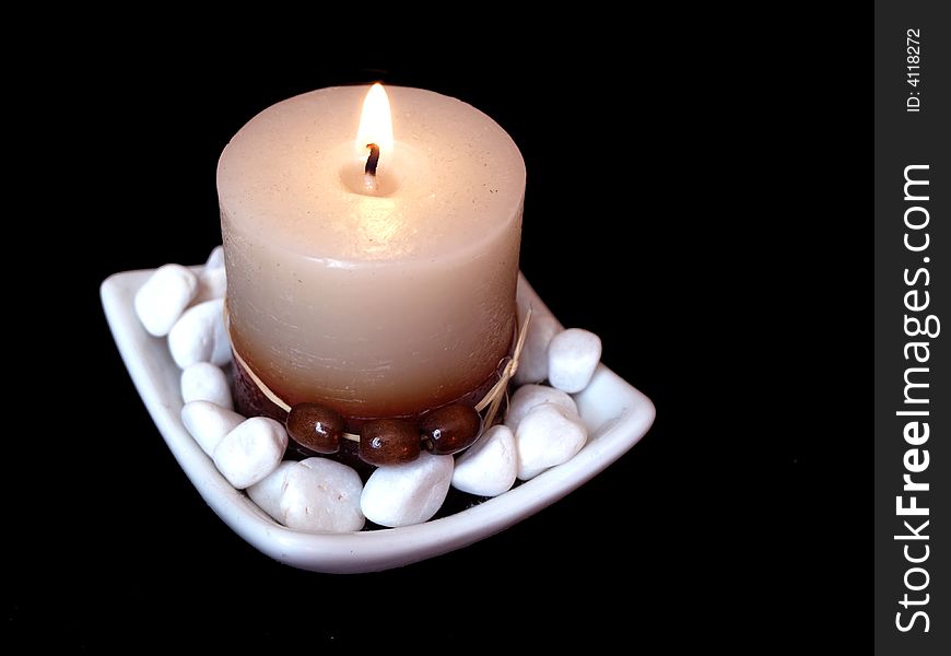 Gift candle with calming fragrance, decorated with wooden ornaments and white pebbles in porcelain dish. Gift candle with calming fragrance, decorated with wooden ornaments and white pebbles in porcelain dish.