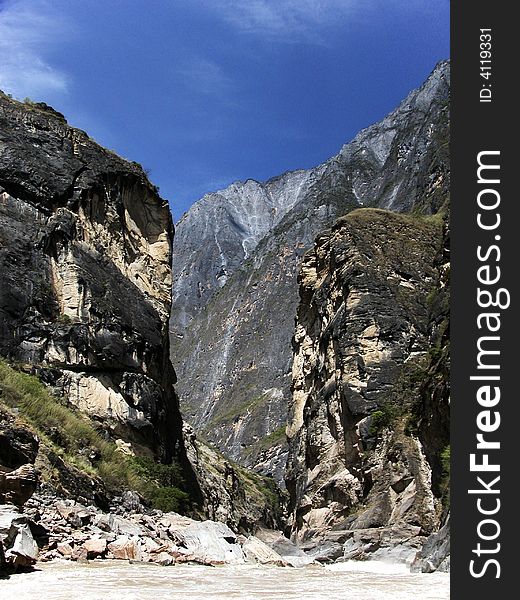 Famous grand Tiger leaping gorge in China,