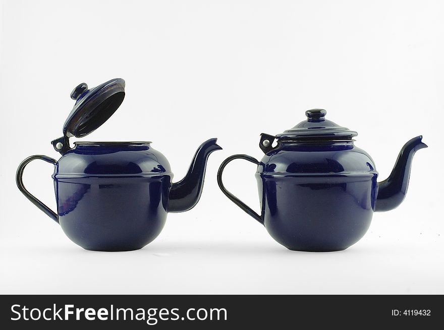 Two blue teapot