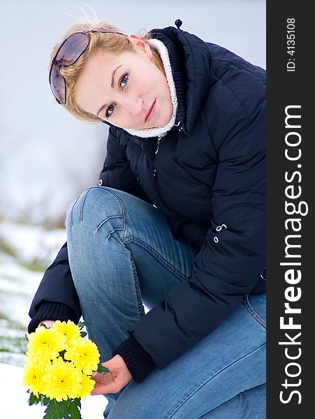 Blonde woman with yellow flowers