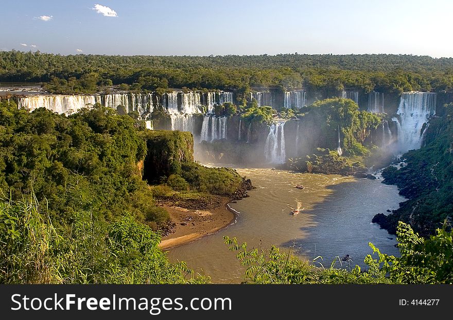 Iguaçu Falls are taller than Niagara Falls, and twice as wide. Iguaçu Falls are taller than Niagara Falls, and twice as wide.