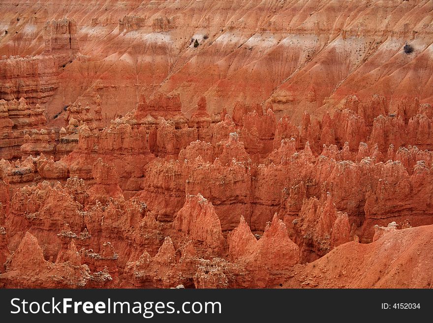 The amplitheatre in Bryce Canyon is made up of geological structures  called Hoodoo's. The amplitheatre in Bryce Canyon is made up of geological structures  called Hoodoo's