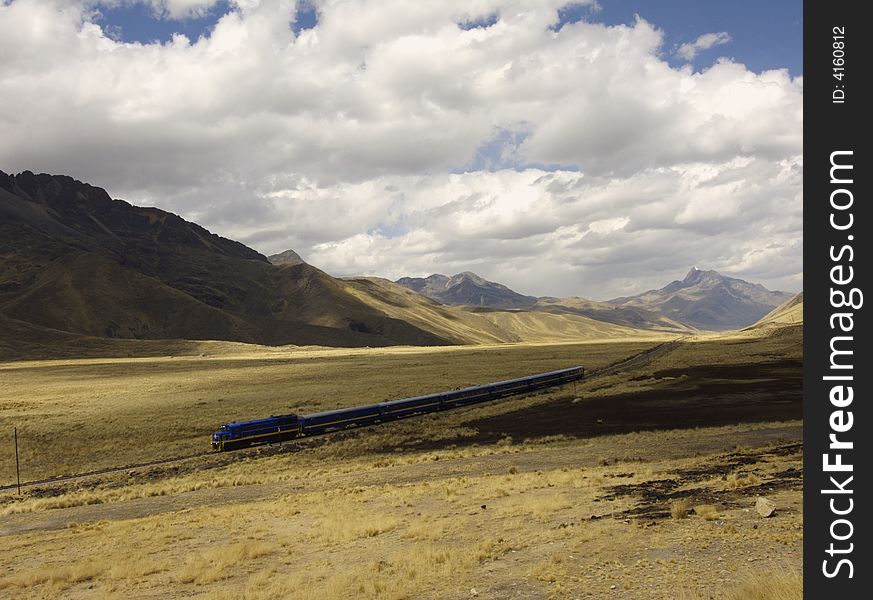 Train crosses the border from Puno to Cuzco
