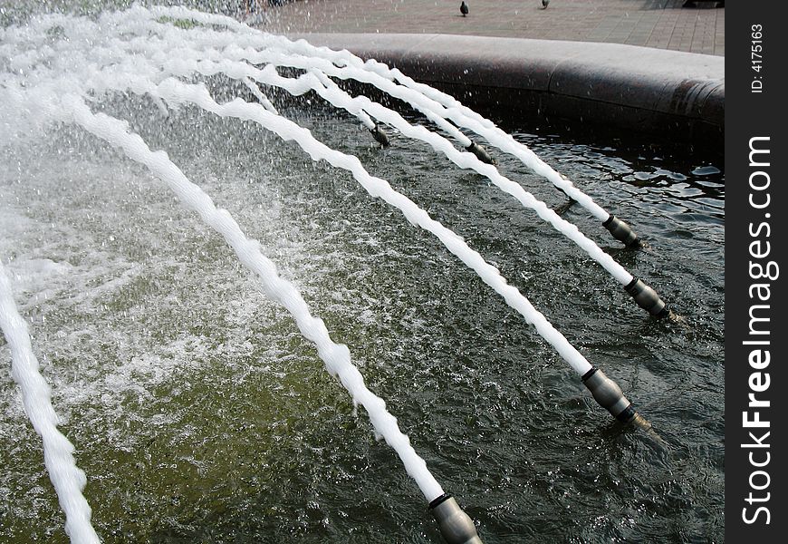 One of main components of garden and park are fountains. The sound of padayushey water and uvlazhdennyy air always attract visitors.