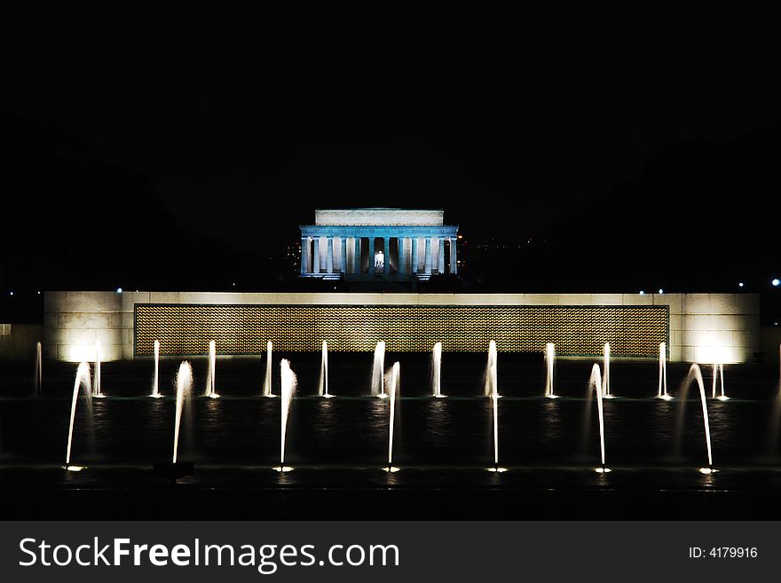 The Lincoln Memorial in behind the fountain of the World War 2 memorial. The Lincoln Memorial in behind the fountain of the World War 2 memorial.