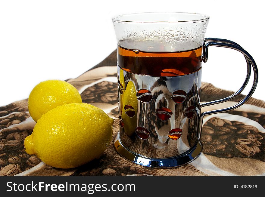 Black tea whith lemon in the transparent mug