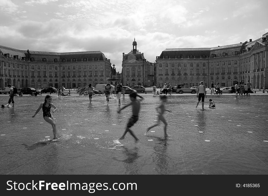 The Mirror, Bordeaux