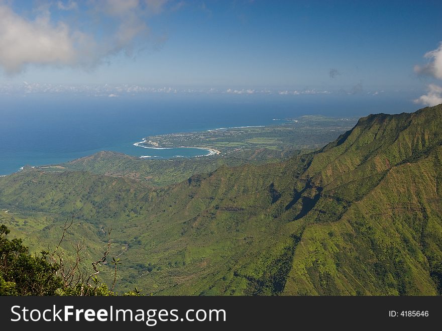 Ocean view from the heights of Kokee State Park. Hanalei Bay is clearly visible. Ocean view from the heights of Kokee State Park. Hanalei Bay is clearly visible.