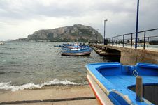 Boat And Winter S Sea Royalty Free Stock Images Boat And Winter S Sea Royalty Free Stock Images
