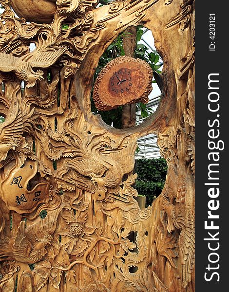 Wood carving in the greenhouse.Very exquisite.Chinese above is the Chinese ancient's poem. Wood carving in the greenhouse.Very exquisite.Chinese above is the Chinese ancient's poem.