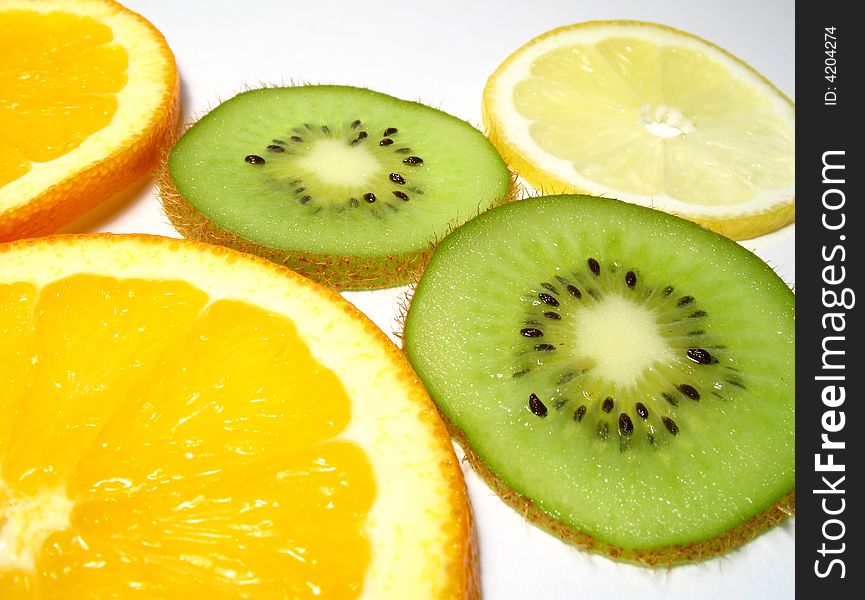 Sliced kiwis, lemon and orange