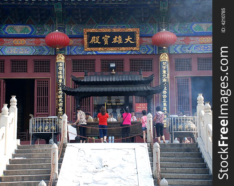 Pilgrims burning joss sticks and candles at a buddhist temple,Fosan,Guangdong,China。. Pilgrims burning joss sticks and candles at a buddhist temple,Fosan,Guangdong,China。