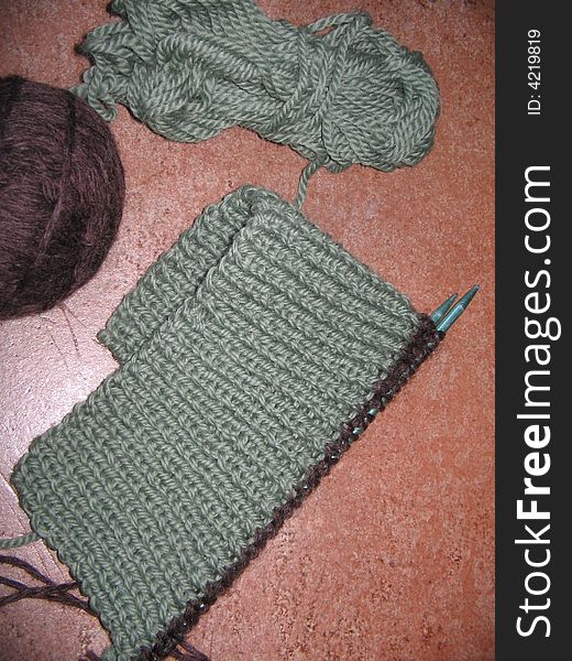 Work in progress with green and brown wool. Work in progress with green and brown wool