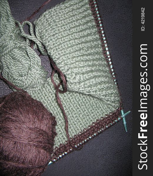 Work in progress with green and brown wool. Work in progress with green and brown wool