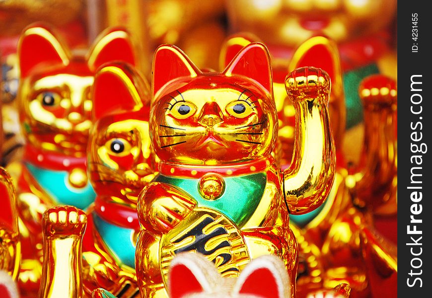 The golden shiny fortune cats in filesã€‚