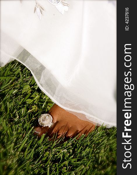 Bride Detail Toe In Grass