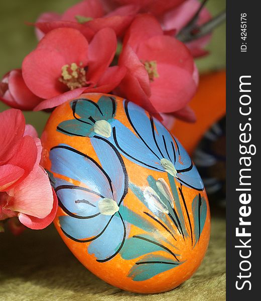 Colorful easter egg with flowers