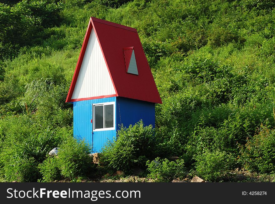 Polychrome spire hut at sidehill