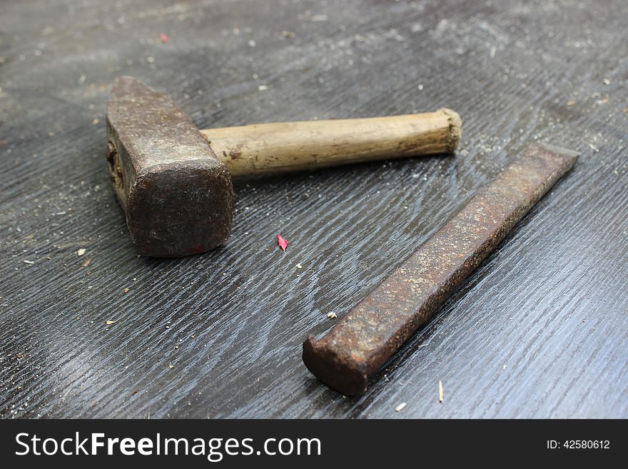 A hammer and a graver on a table