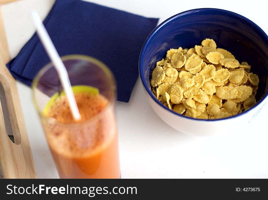 Easy breakfast from corn-flakes and carrots juice