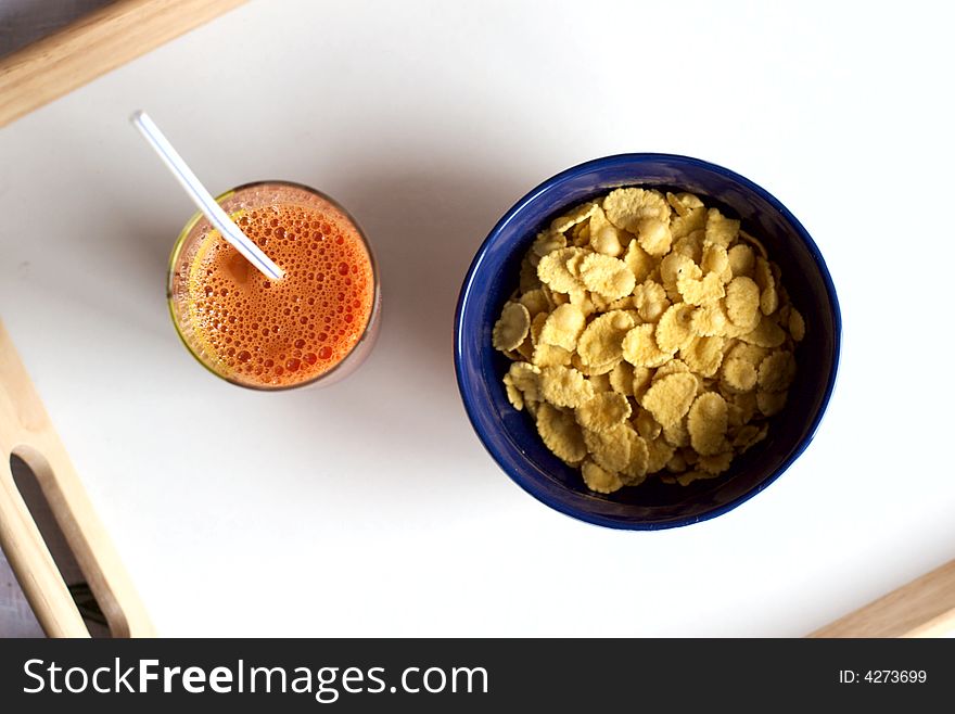 Easy breakfast from corn-flakes and carrots juice