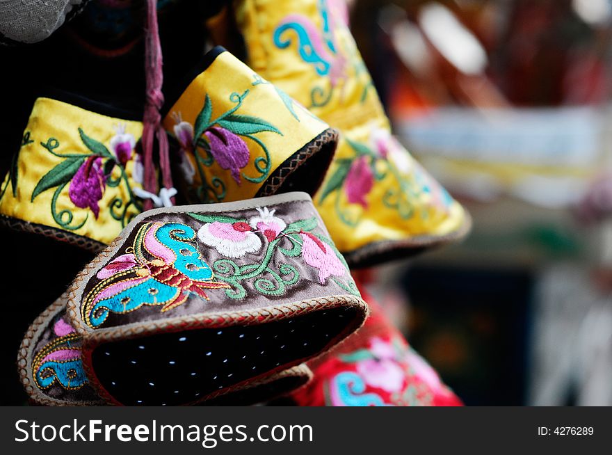 Chinese inwrought shoes with different colors