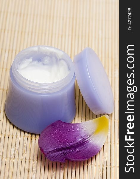 Spa essentials (cream and violet petal)