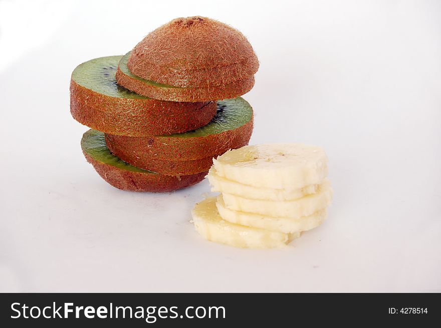 A kiwi and banan pieces on table