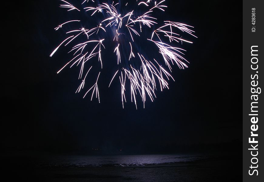 Picture of the fireworks at boucherville, Québec, Canada.