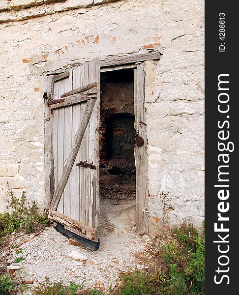 Old door of the thrown chapel