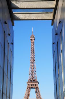 Eiffel Tower Paris Through The Peace Memorial Stock Photos Eiffel Tower Paris Through The Peace Memorial Stock Photos