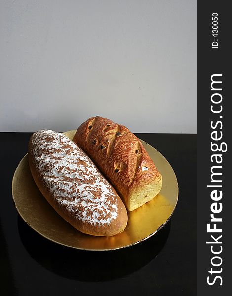 A plate of two kinds of bread