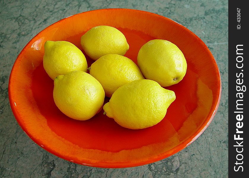 A platter of lemons