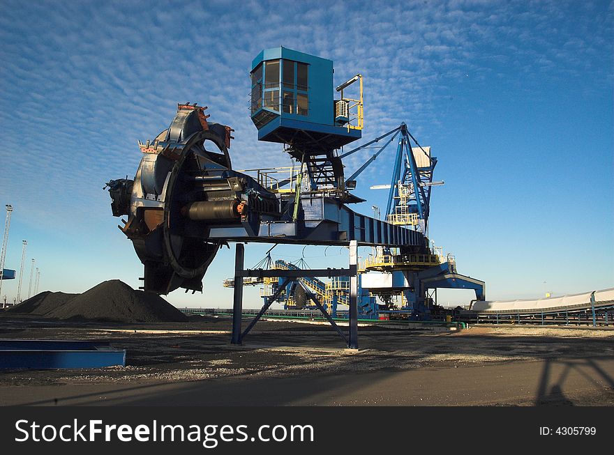 Picture of machinery at coal terminal. Picture of machinery at coal terminal