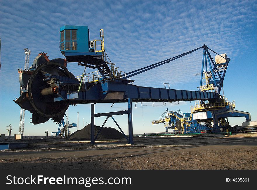 Picture of machinery at coal terminal. Picture of machinery at coal terminal
