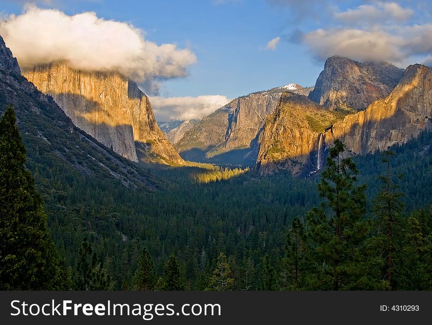 Sunset light across the mountains in Yosemite Valley