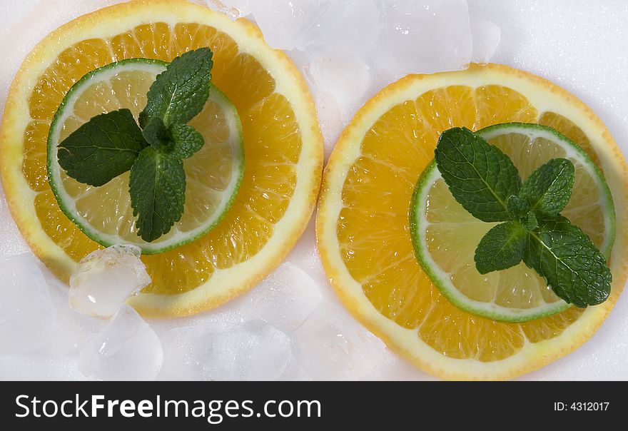 Lime and orange segments whith mint