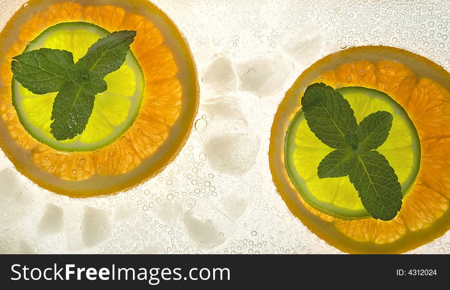 Lime and orange segments whith mint