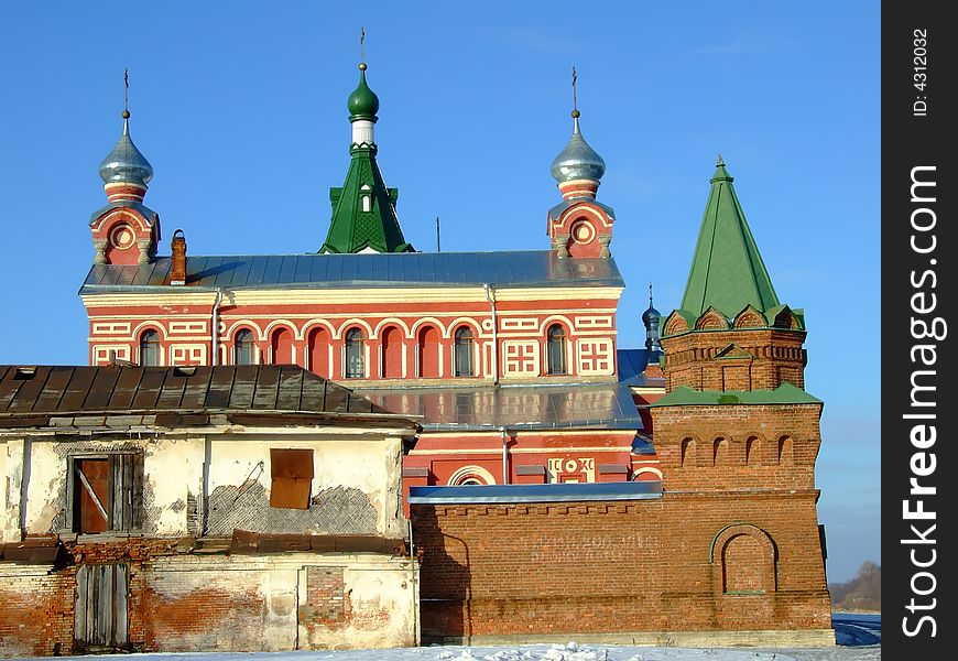Old Ladoga. Nikolsky a man's monastery.The winter, evening, tower.