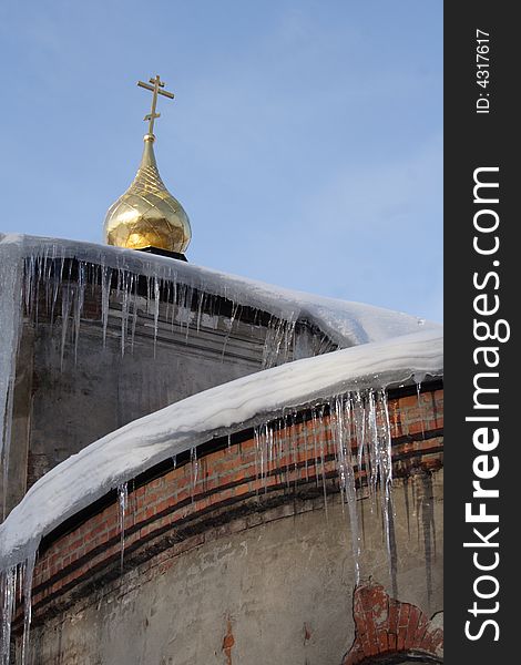 gold dome in sun day