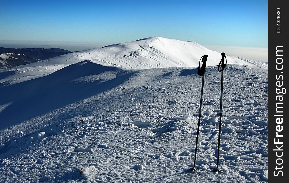 The summit of Baiul Mare (1895 m) is the highest point of these mountains, situated between Prahova valley and Doftana valley. The summit of Baiul Mare (1895 m) is the highest point of these mountains, situated between Prahova valley and Doftana valley.