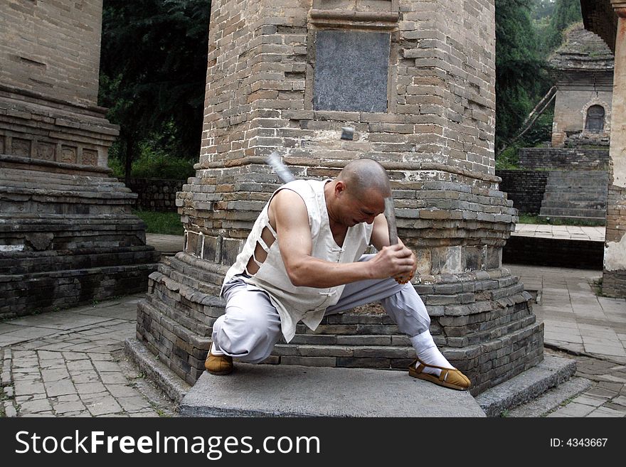 The true China Shaolin kung fu.

Break the rod made of iron with the head.This is the real Kung Fu. The true China Shaolin kung fu.

Break the rod made of iron with the head.This is the real Kung Fu